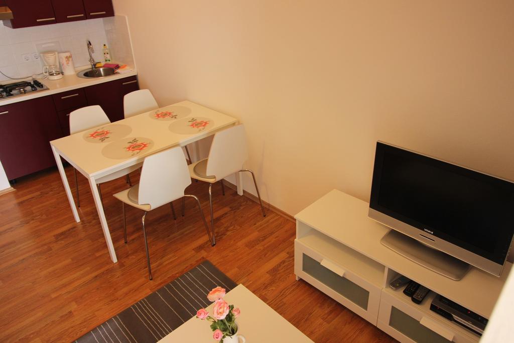 Apartments Nikola 노비비노돌스키 외부 사진