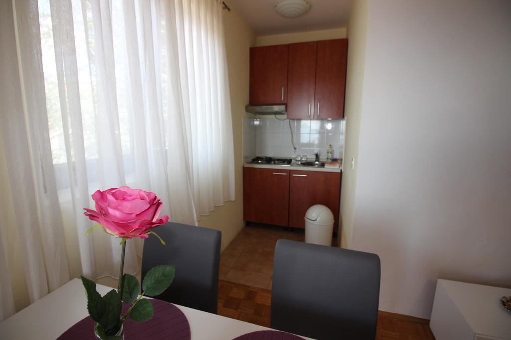 Apartments Nikola 노비비노돌스키 외부 사진