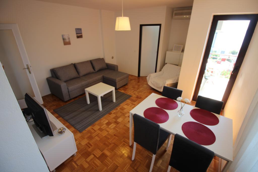 Apartments Nikola 노비비노돌스키 외부 사진