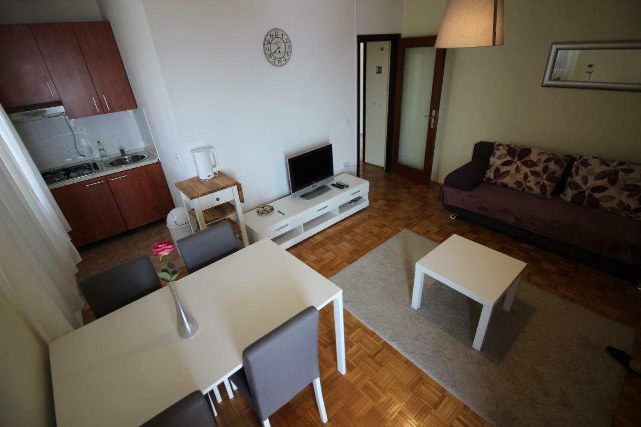 Apartments Nikola 노비비노돌스키 외부 사진
