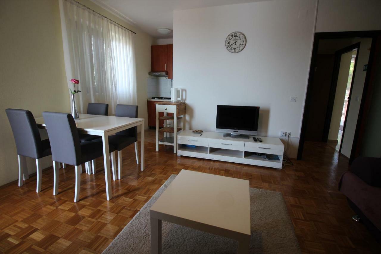 Apartments Nikola 노비비노돌스키 외부 사진