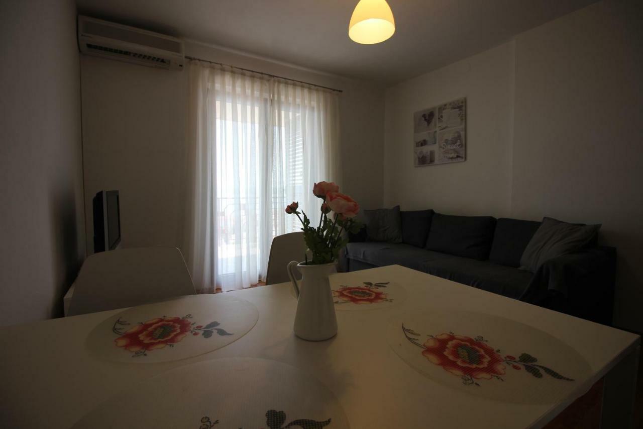 Apartments Nikola 노비비노돌스키 외부 사진